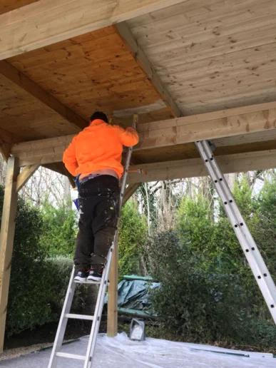 Peinture et traitement d'un carport en bois à Briec (29)